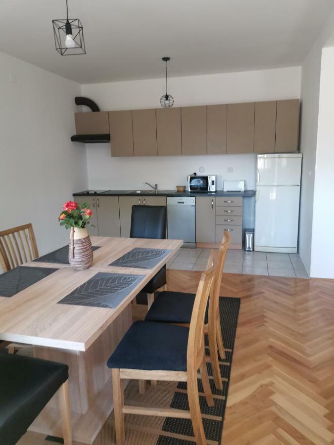 Seasons Apartmani Осиек Екстериор снимка